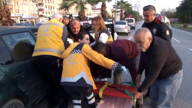 Annesi kaza yaptı, yaralanan genç şoka girdi