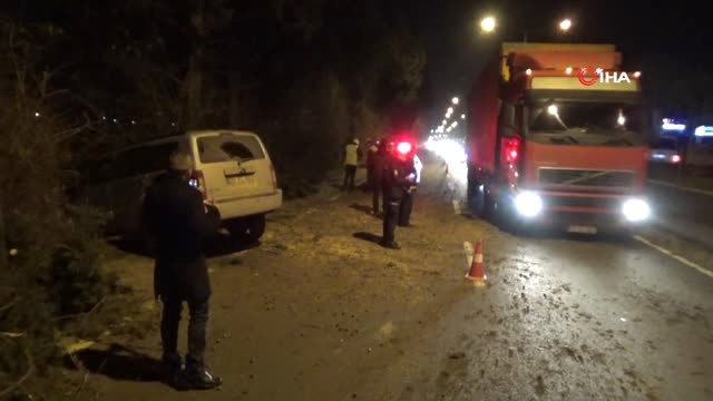 Kontrolden Çıkan Cip Ağaçlara Çarparak Durabildi