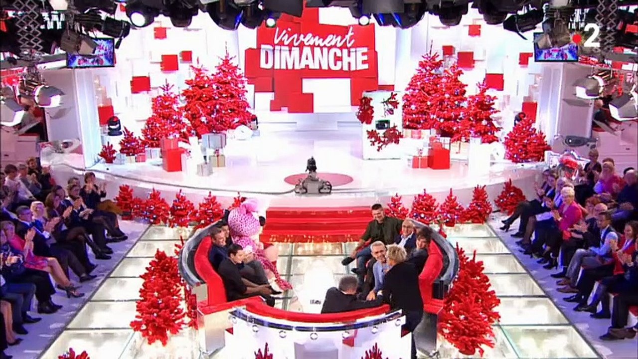 Muriel Robin débarque par surprise sur le plateau de "Vivement dimanche" sur France 2 - Regardez