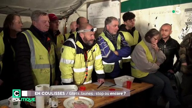 C Politique dévoile des images des réactions de Gilets Jaunes pendant l'allocution d'Emmanuel Macron... morts de rire ! Regardez