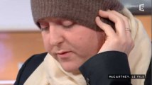James McCartney dans “C à vous” : timide, impoli ou carrément hautain ?