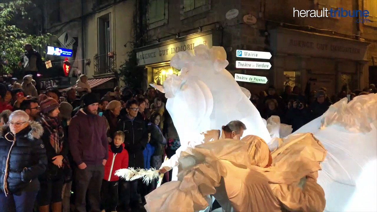 PEZENAS - Retour sur le spectacle visuel et poétique de la Compagnie des Quidams
