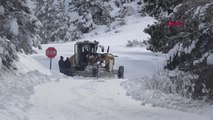 Gümüşhane'de Kardan Kapanan 50 Köy Yolu Açıldı
