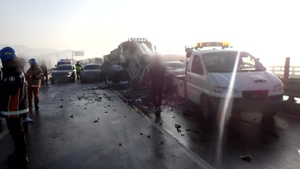 충남 홍성 언 다리에서 차 7대 추돌...8명 사상 / YTN