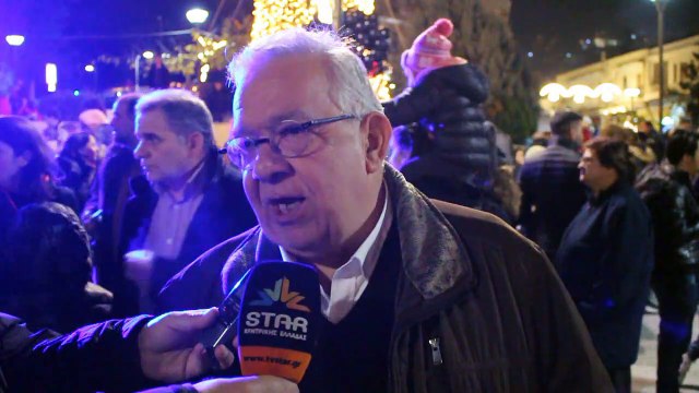 Φωταγωγήθηκε το Χριστουγεννιάτικο δέντρο στη Λιβαδειά. Με επιτυχία το κυνήγι του χαμένου Αι Βασίλη