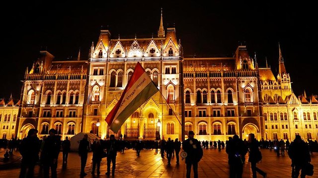 Budapest: nuove proteste di massa contro la legge-schiavitù
