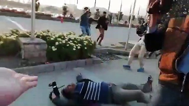 نواز شریف کے مسلح گارڈز نے سما کے کیمرہ میں پر اسمبلی گیٹ پر بد ترین تشدد کا نشانہ بنایا ہے