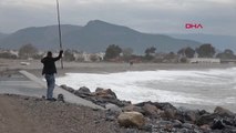 Mersin Anamur'da Dalga Boyu 5 Metreyi Buldu