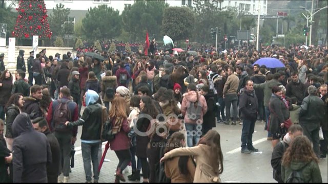 Ora News - Ekskluzive per Ora News/ Studenti tregon pse ndodhi tensioni para kryeministrisë