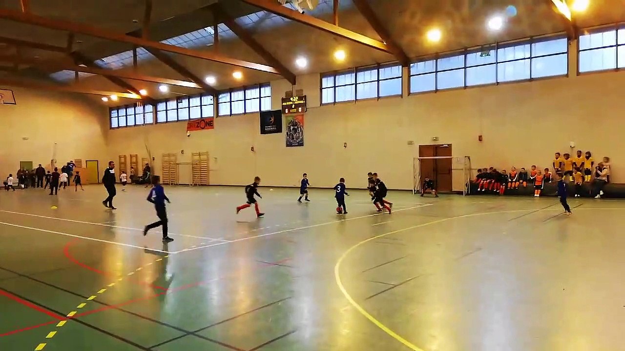 TRES BEAU BUT DES U8 AU TOURNOI EN SALLE DE RIVERY