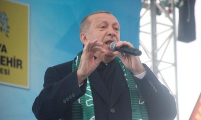 “Bezm-i Alem Valide Sultan Camisi'nin içine bira şişeleriyle girdiler”