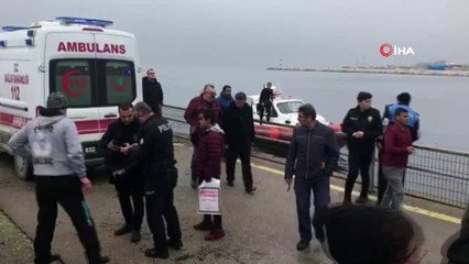 Kendini denize atan adamı vatandaşlar kurtardı