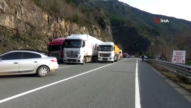 Artvin-Borçka Karayolu Heyelan Nedeniyle Ulaşıma Kapandı