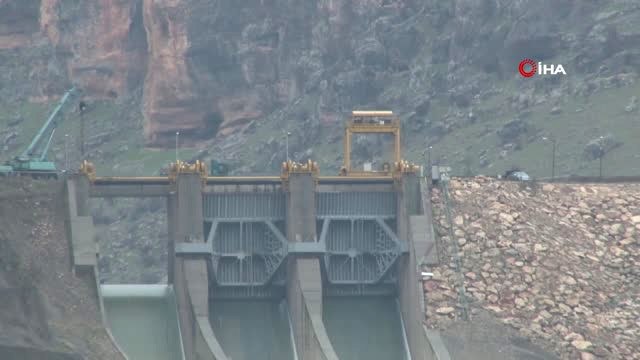 Kırılan Baraj Kapağının Yenisi 7 Tane Tır ile Getirildi