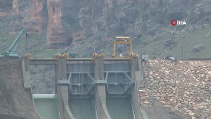 Kırılan Baraj Kapağının Yenisi 7 Tane Tır ile Getirildi