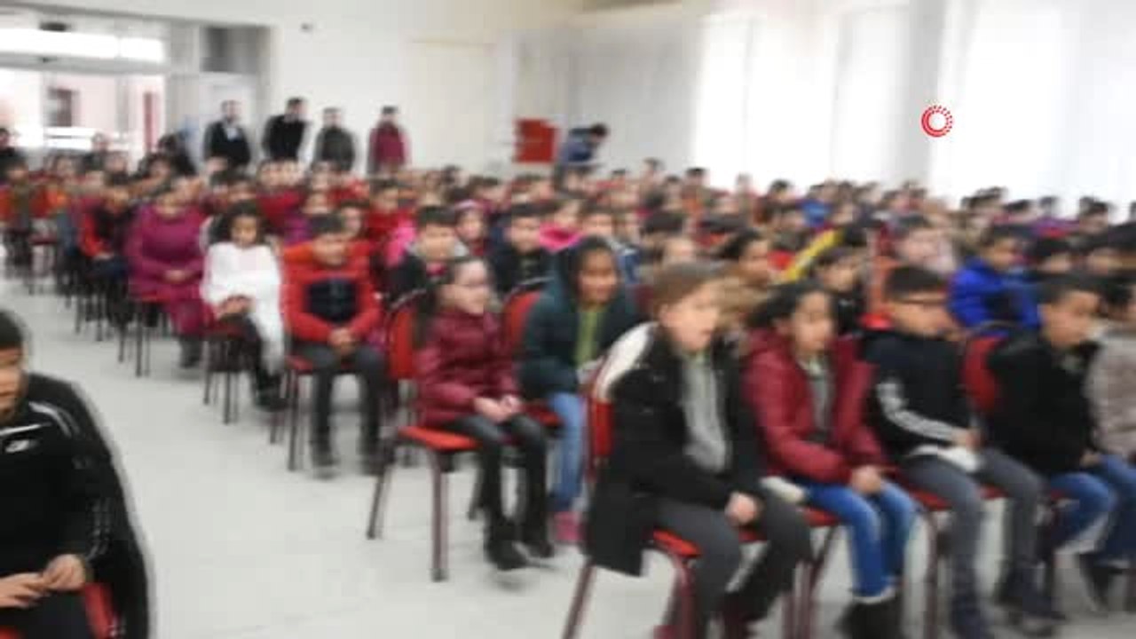 Dursunbey'de Çocuklara Kukla Gösterisi