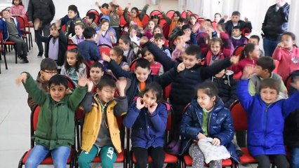 Dursunbey'de çocuklara kukla gösterisi