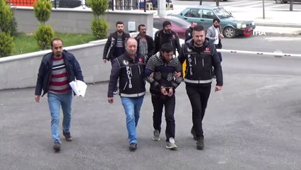 Uyuşturucu ticaretinden gözaltına alınan baba ve oğlu adliyeye sevk edildi