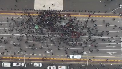 Report TV - Pamjet me dron, shpërndahet protesta e studentëve para kryeministrisë