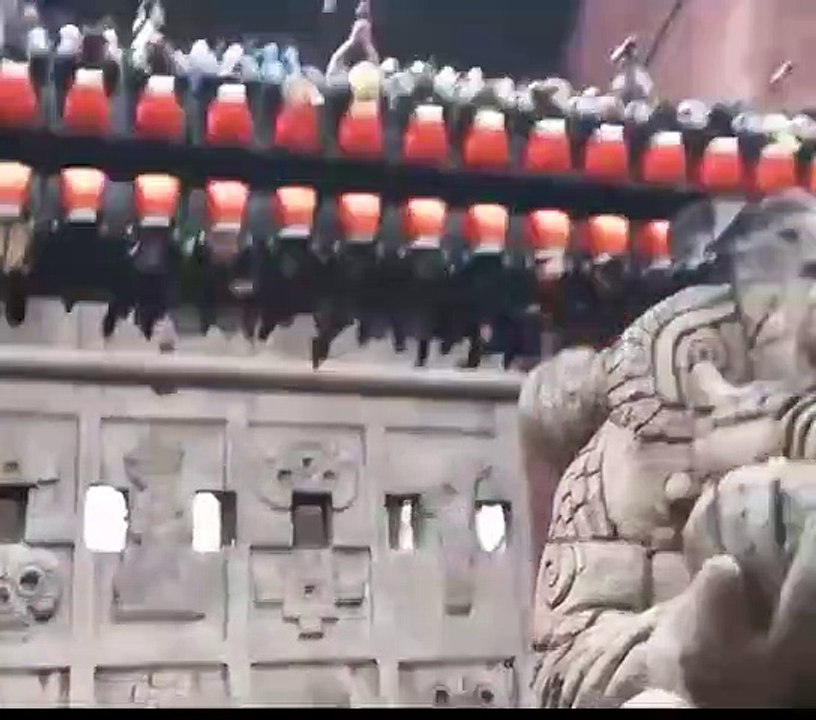 Un manège avec  la tête à l'envers dans les flammes