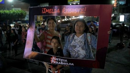Comparece ante el juez la joven salvadoreña acusada de intento de homicidio tras parir en un retrete