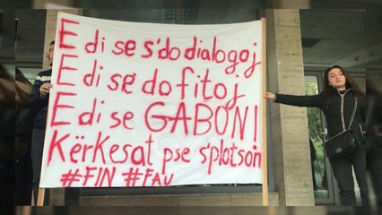 Ora News - "Ky dashka muhabet", studentët i përgjigjen Ramës me pankarta