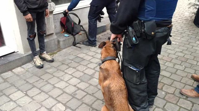 Fouilles de la police de Mons dans le quartier de la gare.Video Eric Ghislain