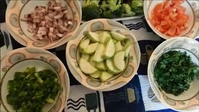 توست بالبيض والجبن والخضار= Toast with eggs, cheese and vegetables