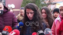 Ora News - Shkolla pa kushte dhe higjenë, gjimnazistët në Gurin e Zi bojkotojnë një orë mësimin