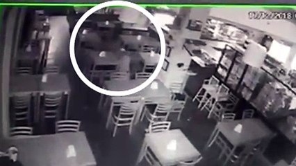 Câmera de segurança mostra ação de ladrão em panificadora