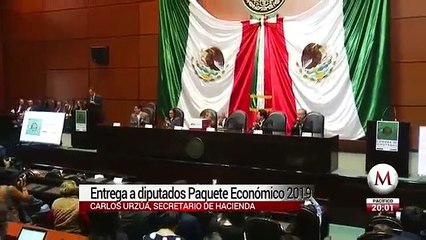 Carlos Urzúa entrega a diputados Paquete Económico 2019