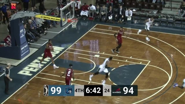 Hakim Warrick slams home the alley-oop
