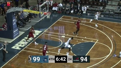 Hakim Warrick slams home the alley-oop