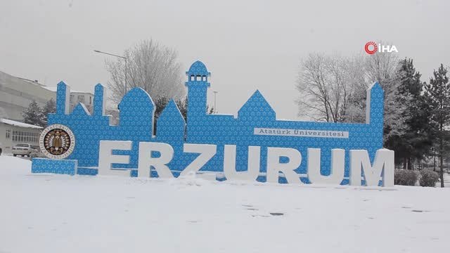 Erzurum'da Termometreler -2 Dereceyi Gördü... Kar Karpostallık Görüntüler Oluşturdu