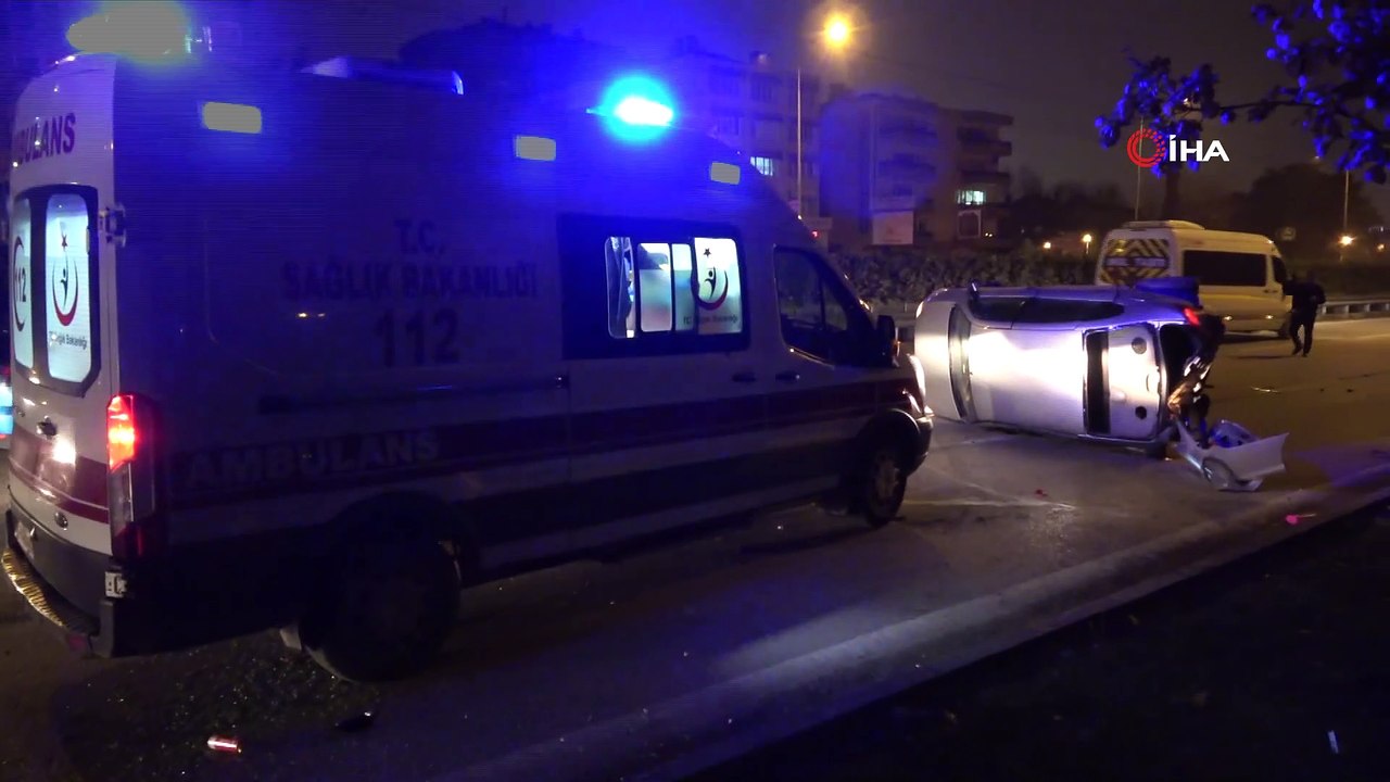 Polis trafiği açmak için takla atan aracı çekiciye böyle yükledi