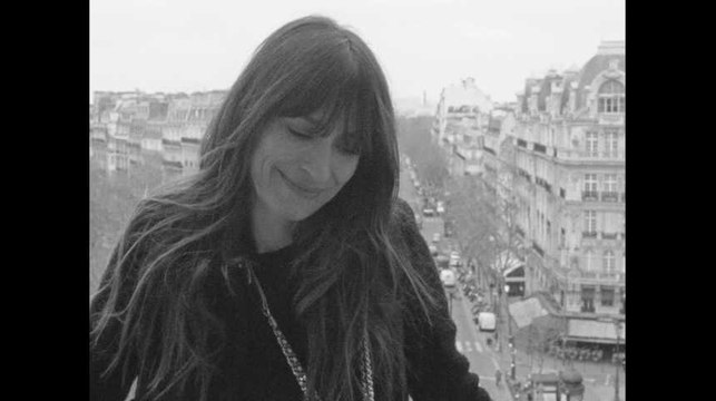 Caroline de Maigret fait la promotion du sac Gabrielle de Chanel