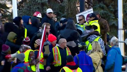 Yellow vest protest edmonton, antifa gets beat up
