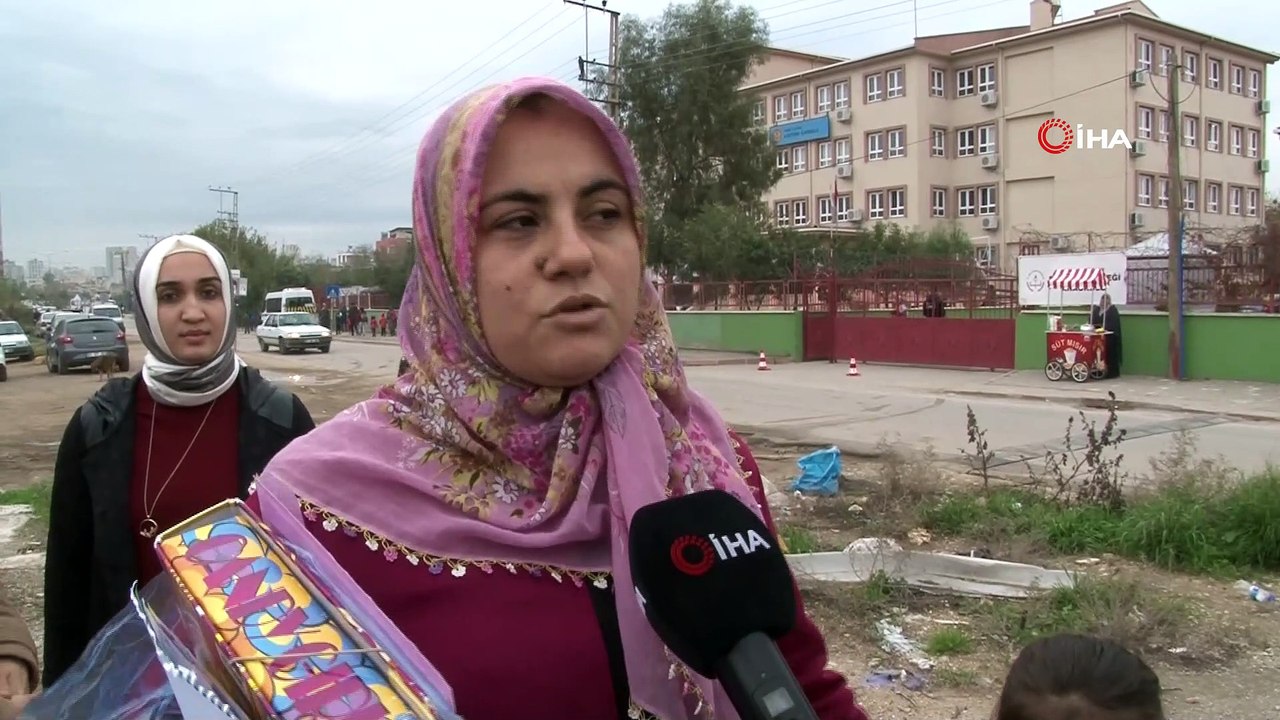 Okula gitmeye korkuyorlar...  Minik öğrencilerin okul yolunda köpek korkusu