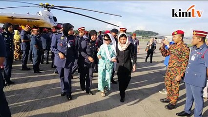 Dr Mahathir pays last respects to fireman Adib