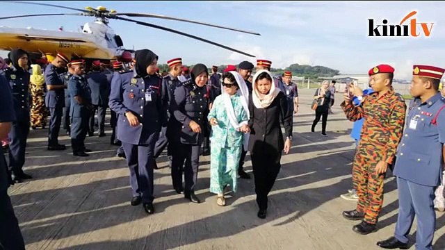 Dr Mahathir pays last respects to fireman Adib