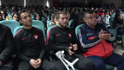 Spor Ampute Milli Takım Antrenörü ve Futbolcuları Öğrencilerle Buluştu