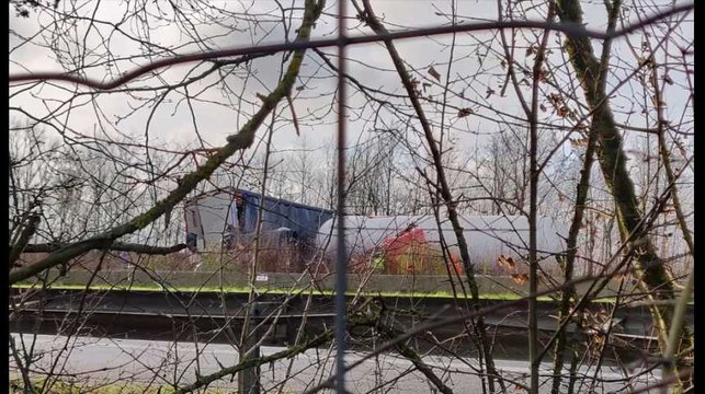 Un accident a eu lieu ce mardi 18 décembre peu avant midi sur la E411 impliquant un camion transportant des produits dangereux.