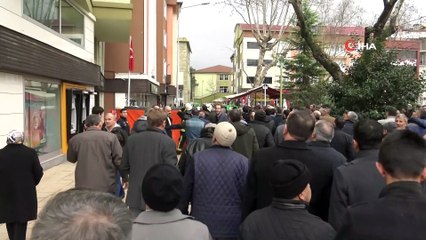 (BURSA 16. intihar girişiminden kaymakam vazgeçirdi...Borcu olduğunu iddia eden simitçi cenaze namazını fırsat bilip böyle intihar etmeye kalkıştı