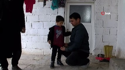 Kaybolan çocuk tedavisinin ardından ailesine kavuştu...Donmak üzereyken istediği  ayakkabıya da sahip oldu
