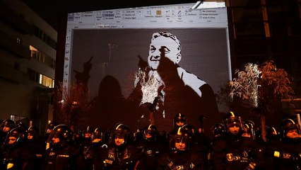 Televisão pública torna-se epicentro de protestos contra Orbán