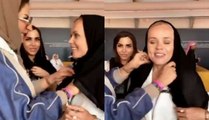 فيديو سائحة انبهرت بالحجاب فوضعته لها أميرة سعودية