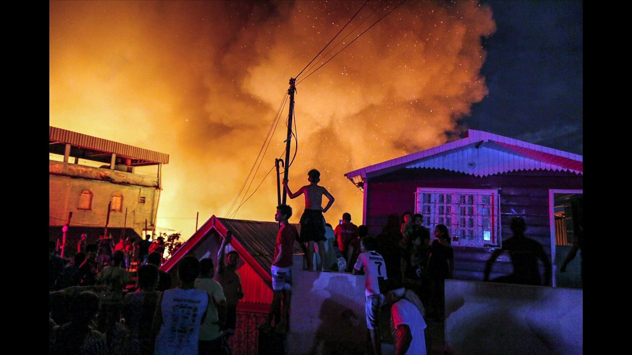 Incêndio devasta bairro de Manaus