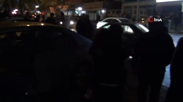 Kaza sonrası küçük çocuk annesinin kucağında ağladı