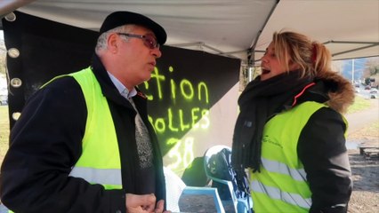 Gilets jaunes, la deuxième famille au rond point de Crolles