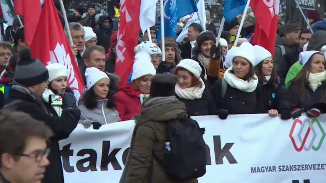 Ungarn: Proteste gegen sogenanntes Sklavereigesetz dauern an